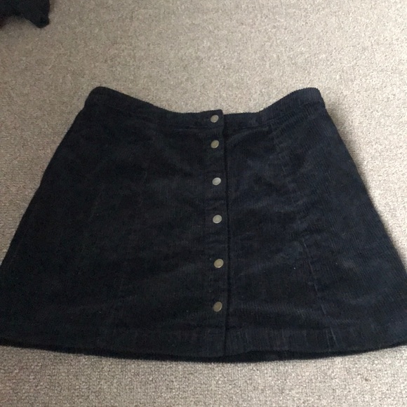 Black skirt - Picture 1 of 2